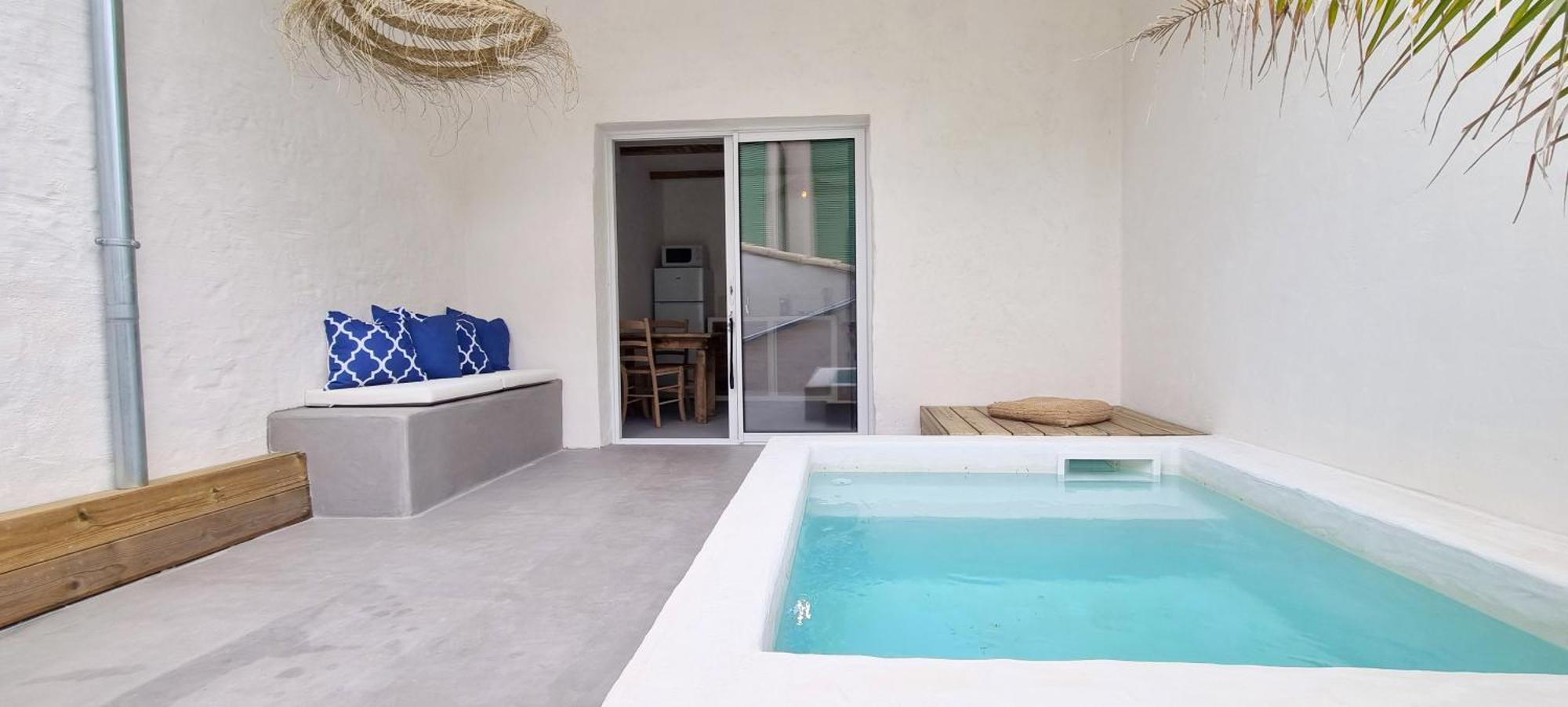 Xenonas Avec Petite Piscine